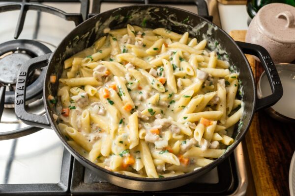 Creamy Spinach Chicken Pot Pie Pasta 